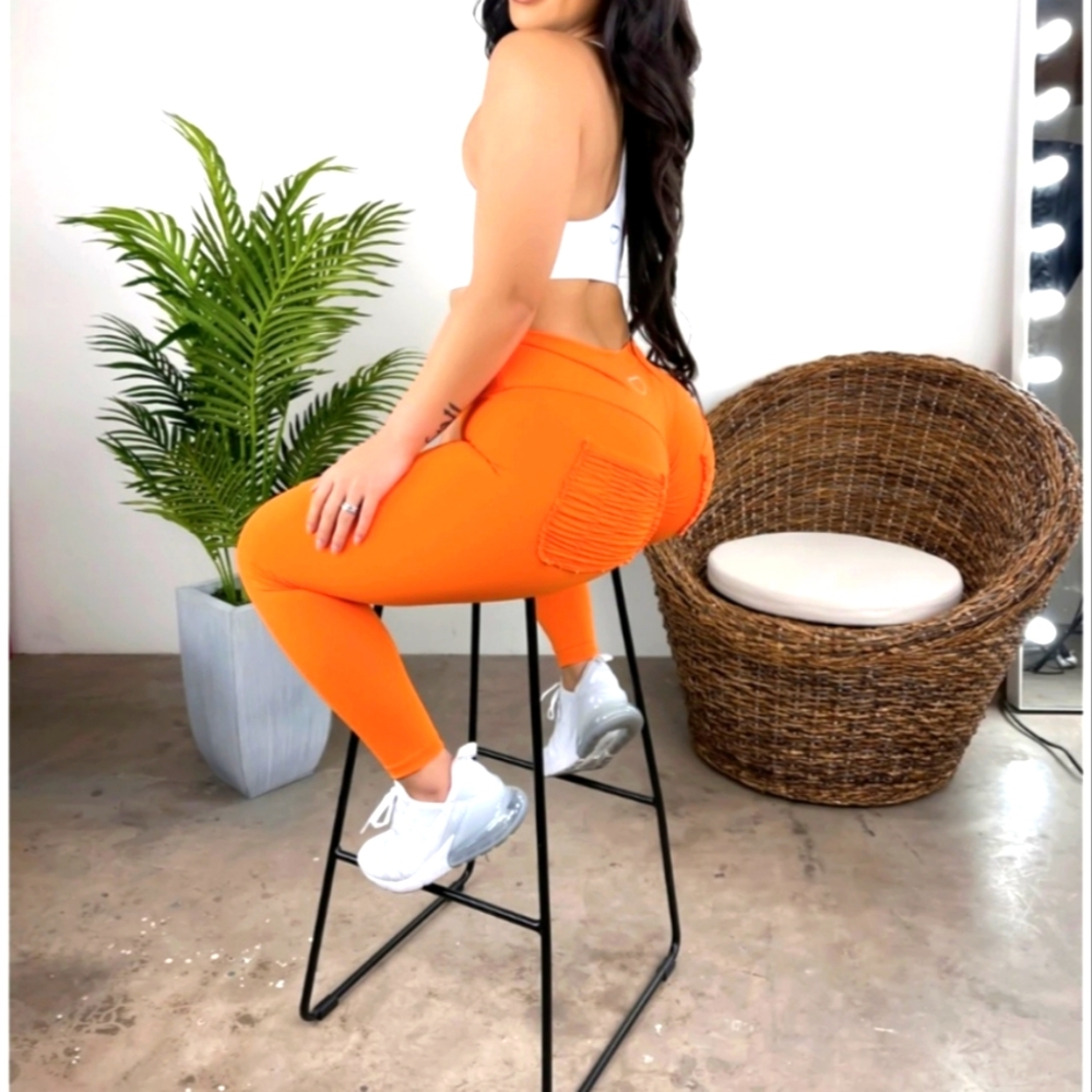 Peachy Bunz Scrunch Pocket Leggings Size  Large